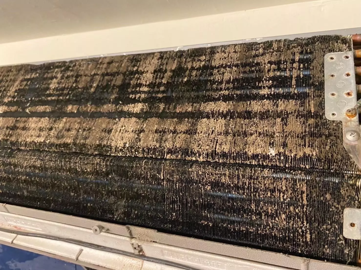 台中冷氣清洗到底有多重要？不僅能提高冷氣機的運行效率，延長設備壽命，還能改善室內空氣品質，最重要是台中冷氣清洗還能確保全家人健康，優缺點帶你一次看。