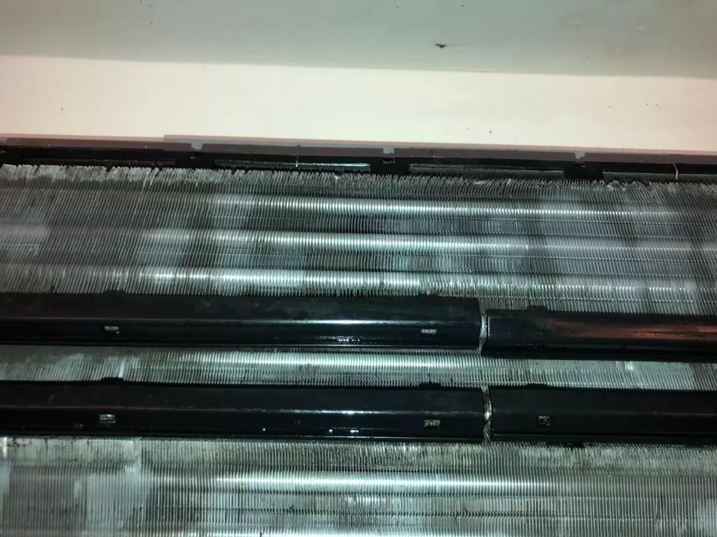 在台南使用冷氣一段時間後，安排冷氣清潔是許多家庭會關心的日常事項。透過台南冷氣清洗與台南洗冷氣的實際流程整理，可以更清楚了解台南清洗冷氣時，會針對哪些部位進行處理。提前了解清潔方式與作業細節，有助於在安排服務時，對整體冷氣清潔有最滿意的效果。