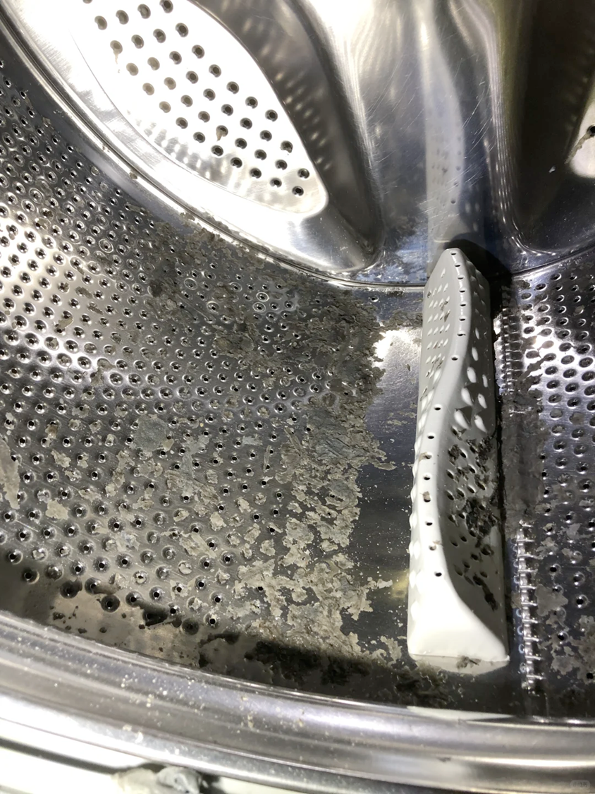 滾筒洗衣機清潔時需要注意清洗劑的選擇、滾筒式洗衣機清洗的步驟，才能避免滾筒洗衣機清潔時損壞。不只如此，滾筒式洗衣機清洗之後，日常也可以學習5個方法來保養洗衣機。