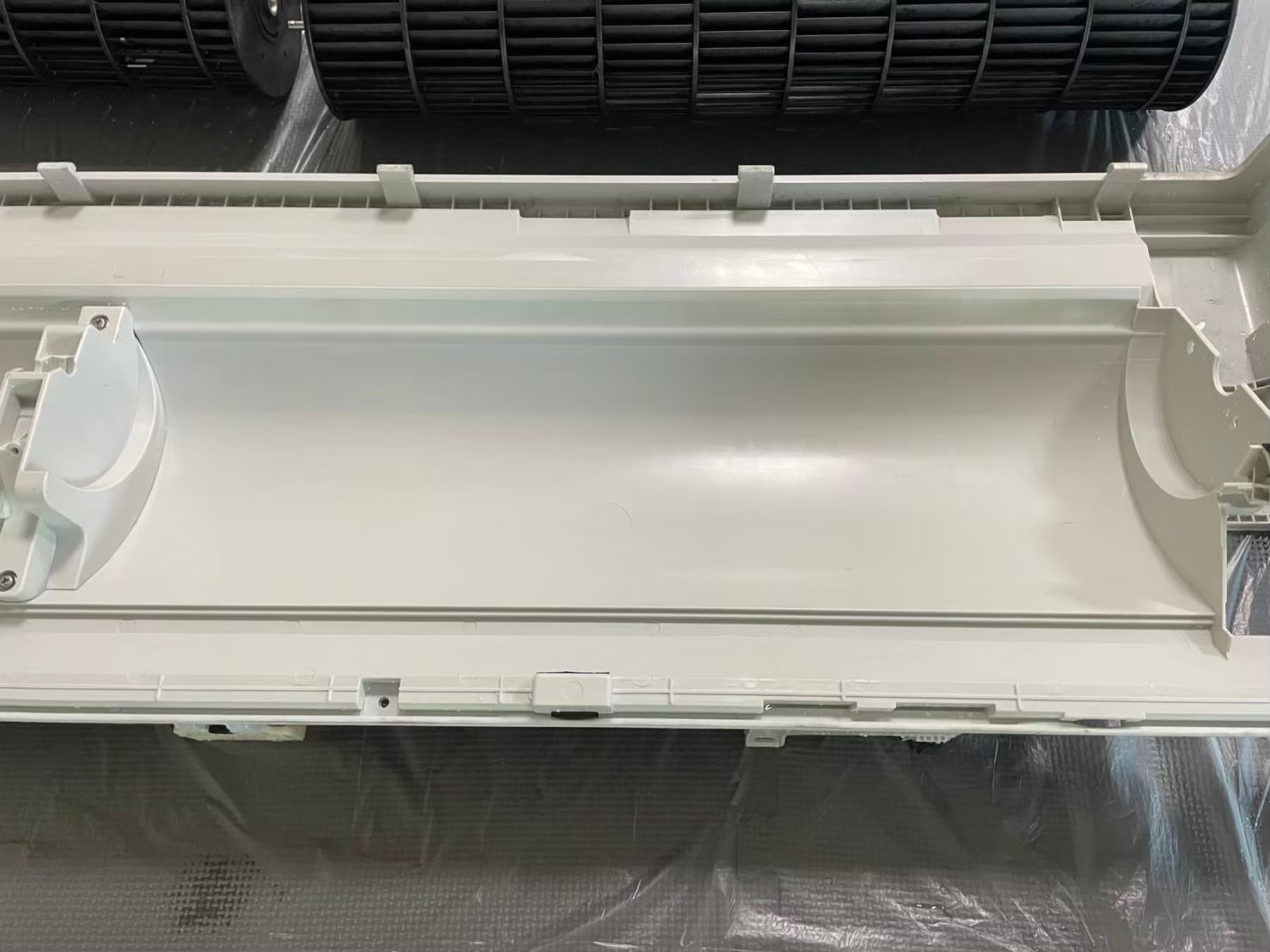 台中洗冷氣推薦商家是哪間？住在台中冷氣清洗之後，該如何保養？一次整理台中冷氣清洗常見問題，順便教你日常如何保養冷氣，延長使用壽命，不怕冷氣滴水或是不夠冷！