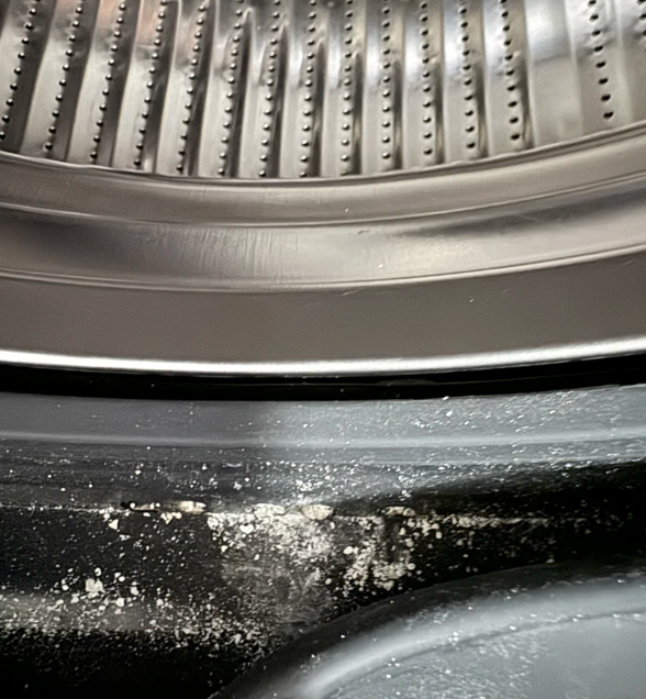 洗棉被洗衣機乾淨了嗎？冬季降臨，厚棉被要清洗，但洗衣機有髒汙，棉被可能越洗越髒！洗衣機洗棉被前要注意3大要點；建議預約洗衣機清洗，洗棉被的洗衣機夠乾淨才有效。