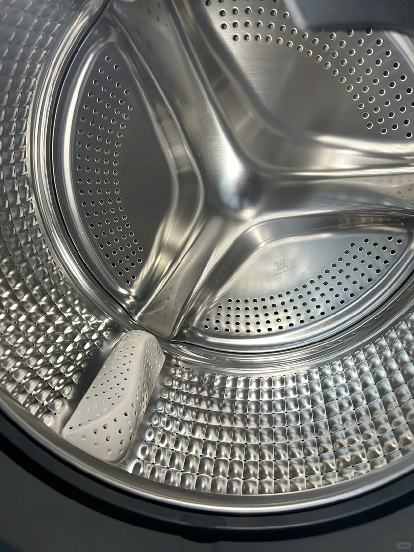 背包、鞋子、襪子是每天出門都會使用到的物品，常有人會好奇背包可以用洗衣機洗嗎？洗衣機洗鞋子或襪子，可以清洗乾淨嗎？完整整理這些清洗的疑難雜症，以及最佳的清洗方式。