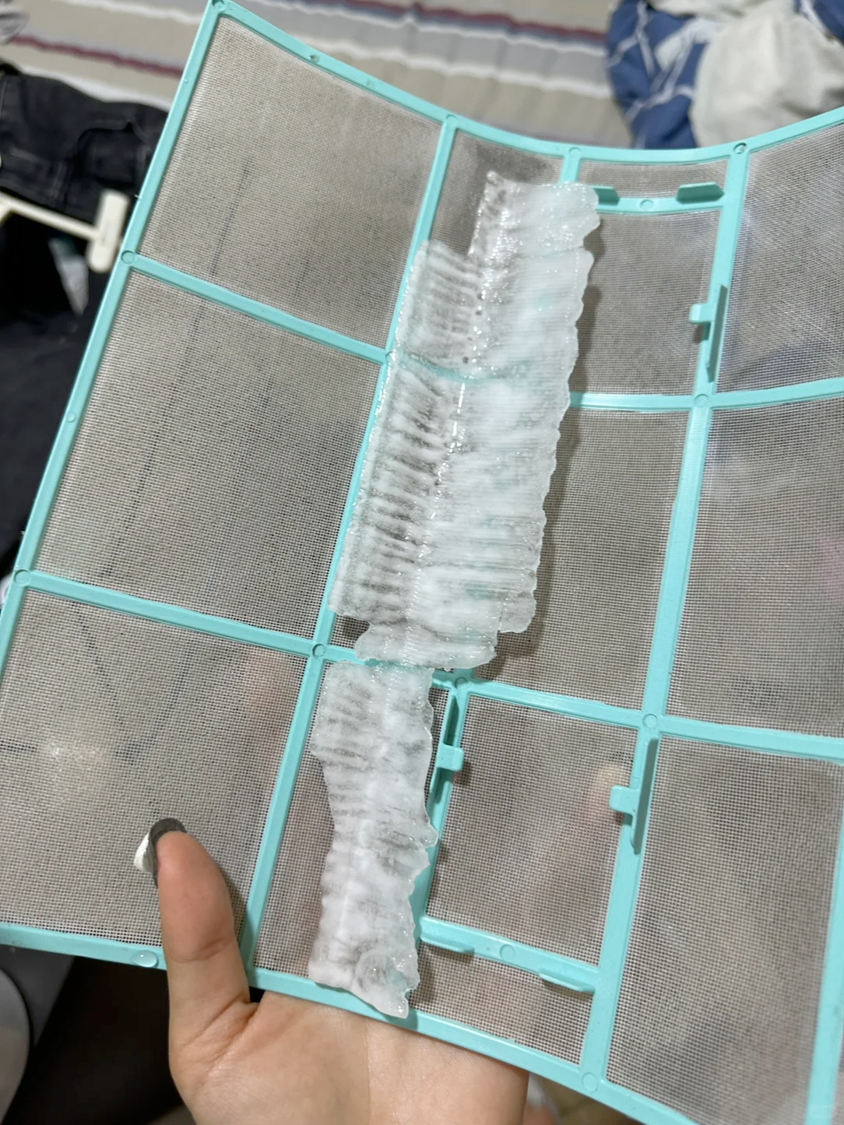 打開冷氣後，發現冷氣室外機會滴水怎麼辦？冷氣滴水是常有的冷氣問題，冷氣室外機會滴水、室內機滴水，有時候可能是太久沒有冷氣清潔而導致，這時候就需要到府冷氣清洗服務！