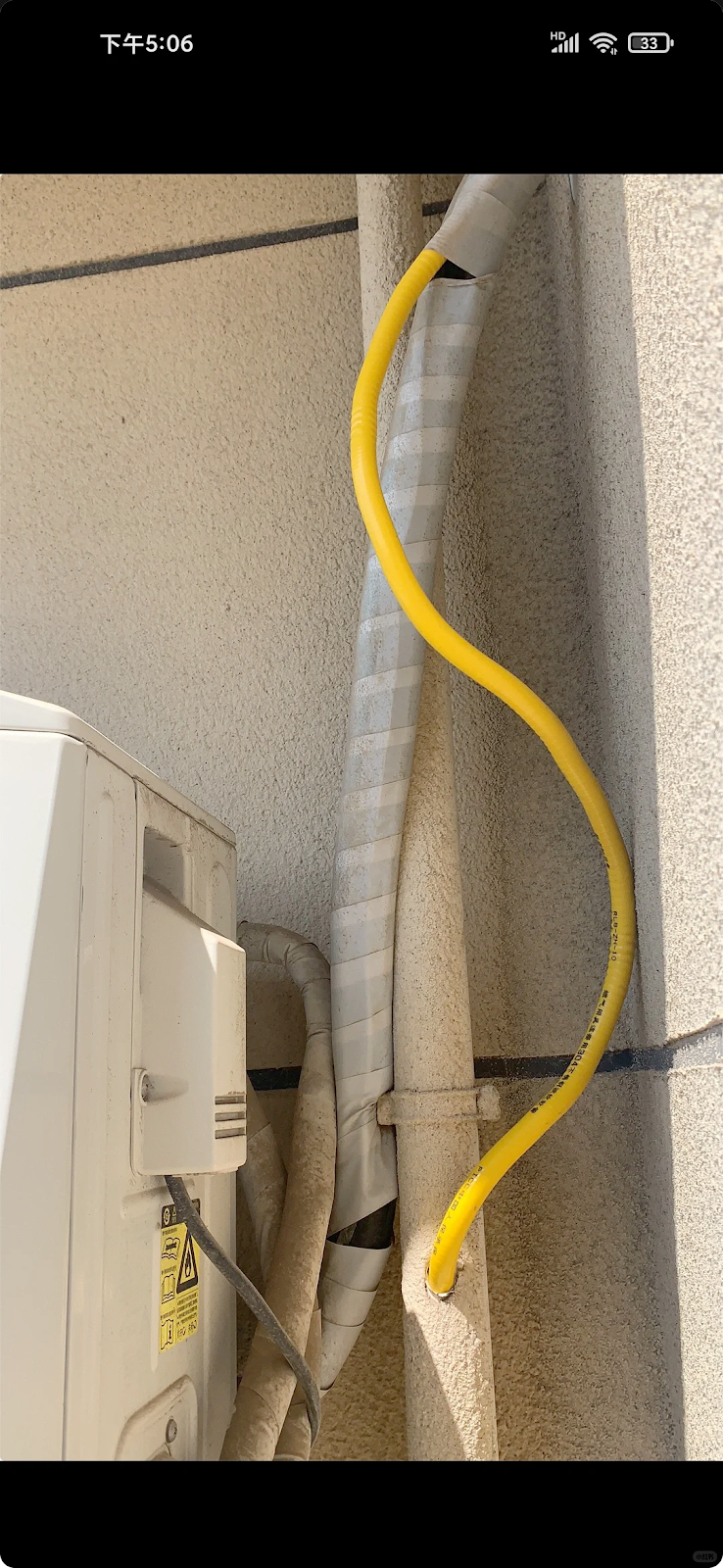 冷氣排水管倒流，是指冷凝水沒有順著排水管排出室外，反而倒流進了房間。那如何判斷冷氣排水管漏水是否正常？如何解決冷氣排水管漏水，冷氣排水管倒流，冷氣排水管黏液？