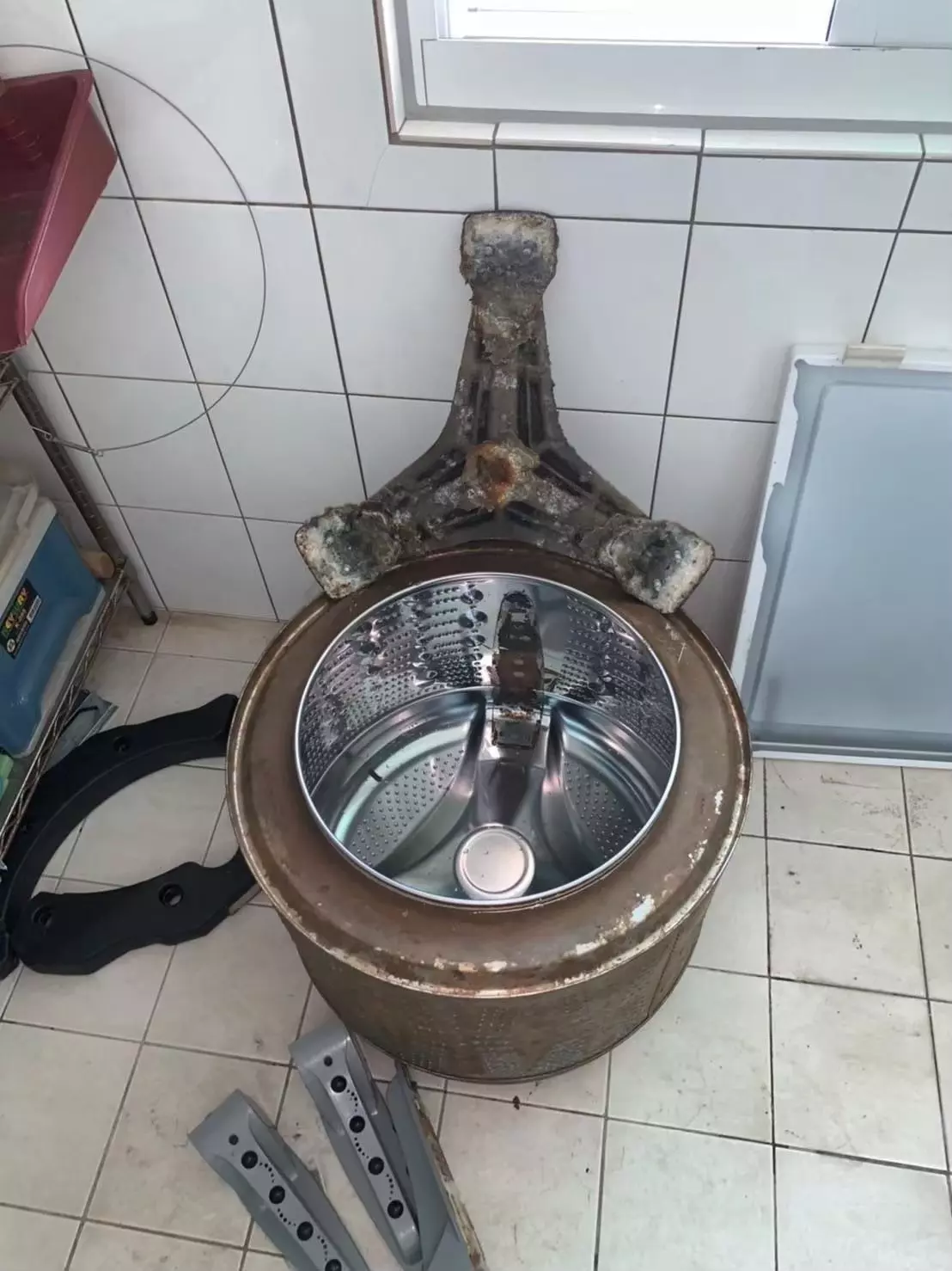 清洗洗衣機價格和費用到底怎麼算？不想被坑嗎？選擇專業服務真的很重要！不僅讓衣服更洗得乾淨，還能延長機器的使用壽命，本文帶你了解清洗洗衣機價格和費用，不用怕成為冤大頭！