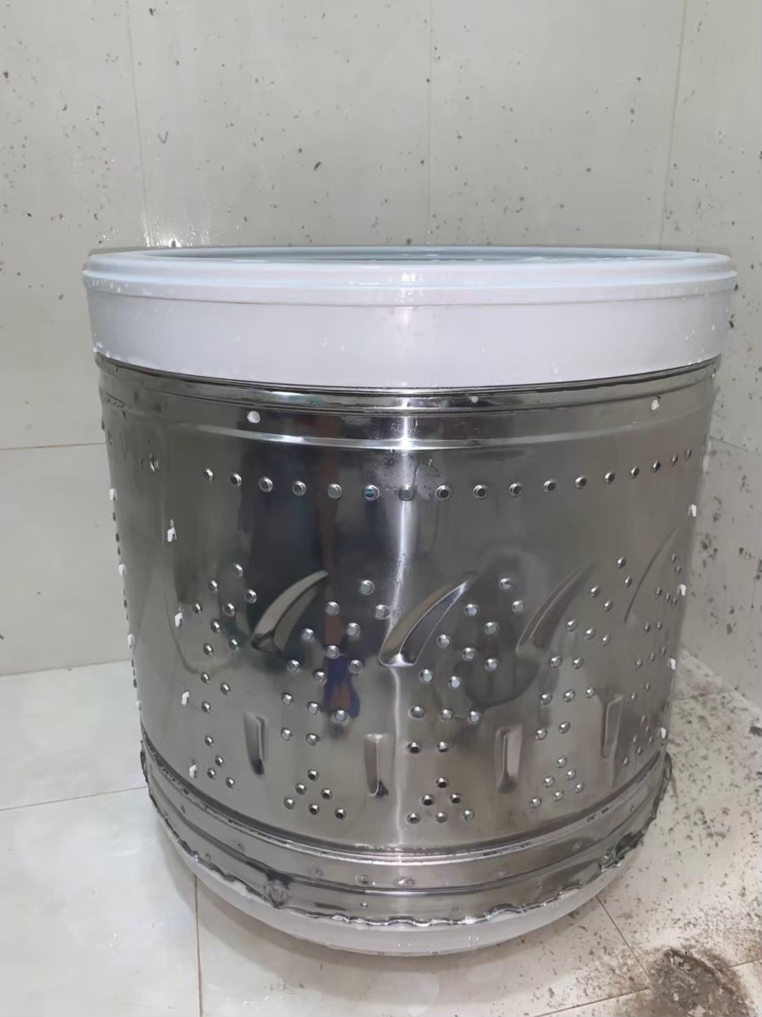 洗衣機保養常常被忽略，簡直是每個家庭都需要注意的「隱藏角落」。不過呢，網路上流傳的「洗衣機保養」「洗洗衣機方法」千萬別輕信，因為可能一不小心就把洗衣機給洗壞了。馬上來看正確的洗衣機保養方法！