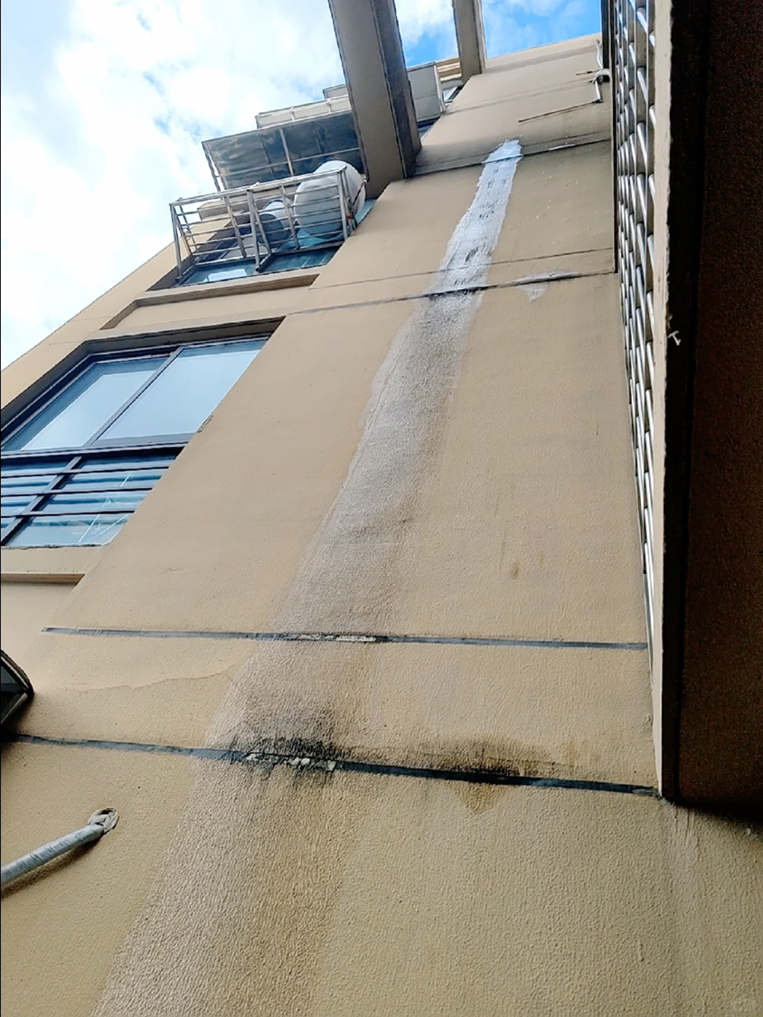 冷氣會滴水怎麼辦？正享受著冷氣，卻突然發現地上有一攤水，冷氣會滴水是什麼原因？冷氣開多久會滴水？原因全解釋、處理方式教你一次看，再也不怕冷氣會滴水！