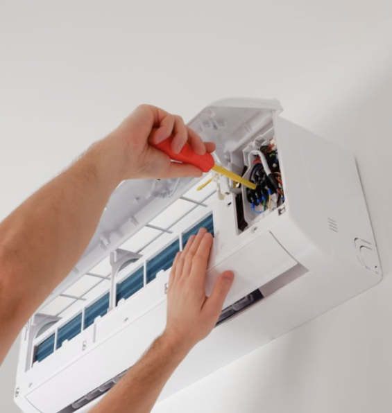 特別是那些居住在潮濕環境或者經常開冷氣的人，更要注意這個冷氣排水管發霉問題哦！因為潮濕的環境和頻繁的冷凝水排放，都為黴菌的生長提供了有利條件。