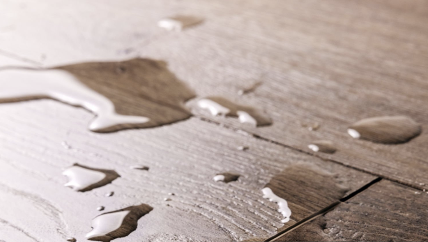 排水系統為什麼會出問題呢？原因可能有很多，比如冷氣滴水盤和排水管道堵塞、排水盤破損、排水管表面鬆動等。