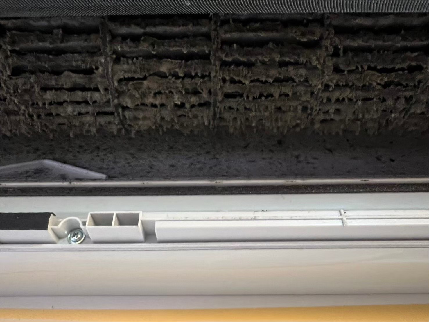 冷氣室內機漏水的狀況超級棘手，如果有問題的話到底怎麼解決會比較好？現在就來告訴你，冷氣漏水可以怎麼急救，還有找專業的冷氣機漏水公司協助有哪些好處，既能省力又省錢，不用怕傷荷包。