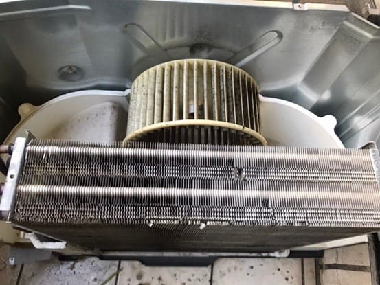 中壢冷氣清洗推薦洗洋洋專業服務，選擇經驗豐富的團隊能徹底清潔冷氣內外機，中壢冷氣清洗推薦洗洋洋，能有效去除灰塵與細菌，還能提升冷房效能，同時改善空氣品質，讓家人享受更健康的環境！