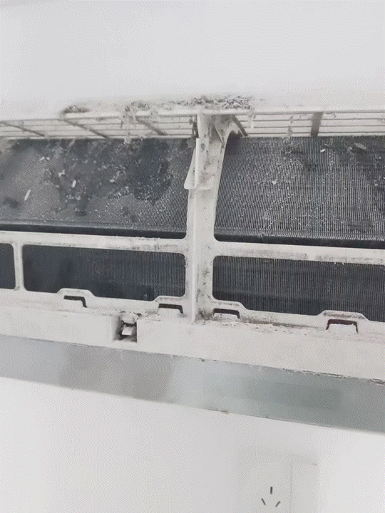 冷氣機清洗攸關健康和家電的使用壽命，洗冷氣機也不是一件簡單的事，必須非常了解冷氣的構造，避免冷氣被自己洗壞掉。最新的清洗冷氣機費用、如何挑選合適的冷氣機清洗公司大公開。