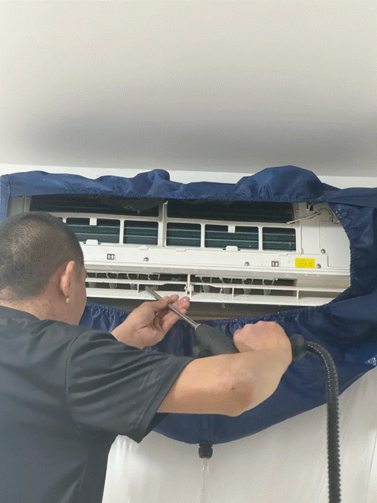 請專業的大里冷氣清洗服務不只洗得徹底，還會使用無毒中性清潔劑，不傷冷氣、對家人也安全。像洗洋洋這種團隊，會針對每個冷氣零件，包括風扇、散熱鰭片、蒸發器都一一拆洗、處理好，清完之後風力變強、異味不見