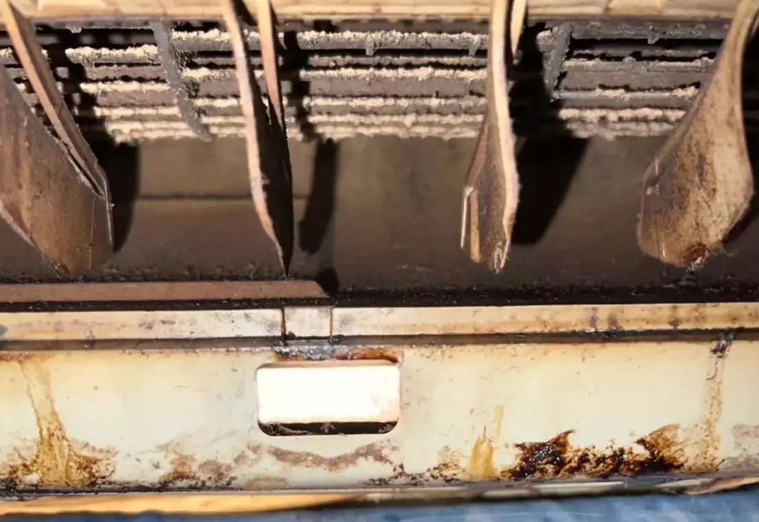 中和清洗冷氣團隊該怎麼選？推薦選擇經驗豐富的技師至關重要，不僅能提升冷氣效能，還能減少灰塵與異味，讓室內空氣更清新，選擇中和冷氣清洗的優質團隊，推薦洗洋洋讓你的冷氣吹得更強、更省電！