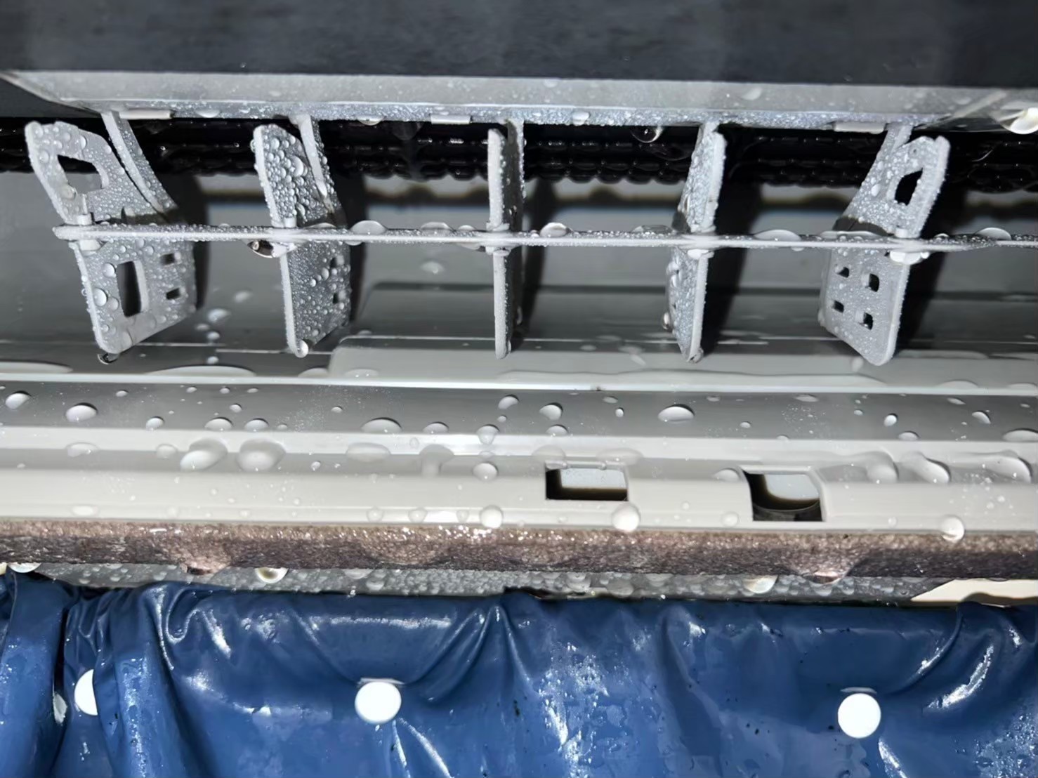 洗冷氣推薦洗洋洋居家清潔，因為他們會檢查冷氣的各項功能是否正常、有沒有漏水的情況等等。