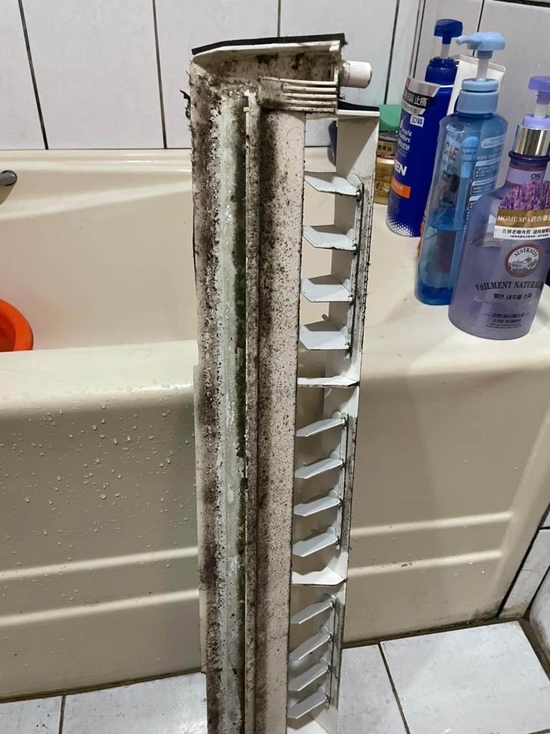 冷氣清洗會弄髒家裡嗎？這是許多人在預約服務前最常問的問題。其實只要找對專業團隊，冷氣清洗會弄髒家裡嗎？這件事就不用太擔心，過程中都有防護措施可避免髒污亂噴。