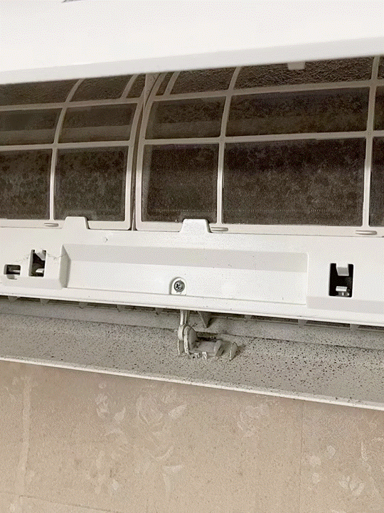 冷氣出現異常總讓人心煩，冷氣酸味更令人頭痛！舊冷氣尤其需要注意冷氣清潔保養，冷氣用久了會產生髒污，如果冷氣繼續使用，對呼吸道敏感的人來說，無疑是噴嚏連連、咳嗽不斷，所以每年固定洗冷氣真的不能省！