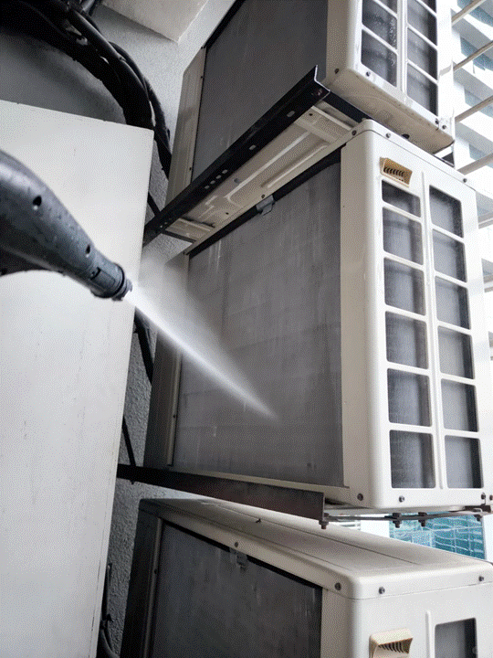 冷氣用了一段時間後，難免會變髒，製冷效果也會變差，這時候冷氣清潔就成了頭等大事。那冷氣可以自己清潔嗎？今天就來好好談談「冷氣可以自己清潔嗎？」這個問題，順便把冷氣清潔、專業洗冷氣的差別都搞懂。