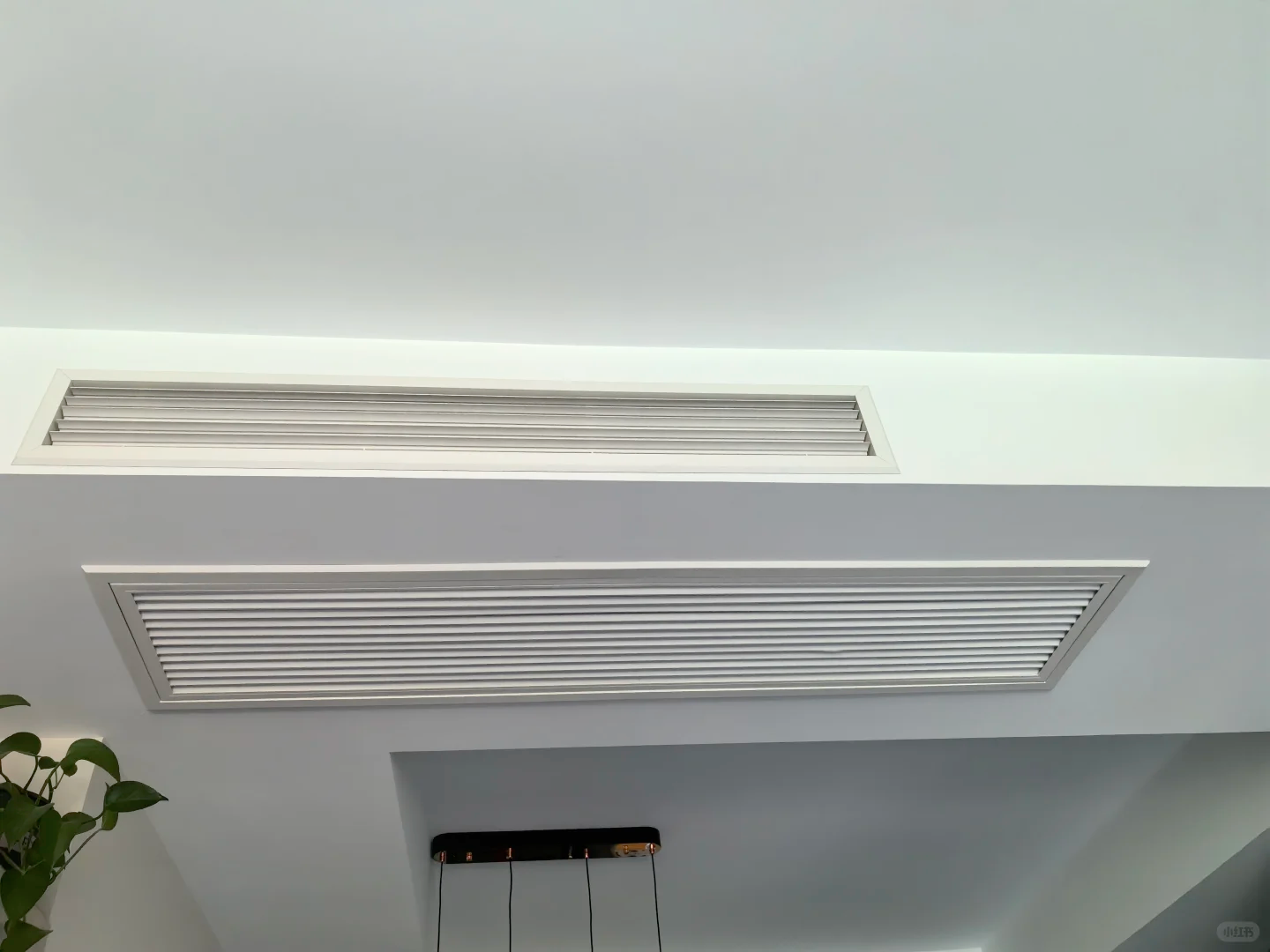 冷氣冷排清洗有什麼需要注意的地方？冷氣保養清洗必須要注意清洗時機、清洗頻率，只要注意4大指標就可以節省你的荷包，冷氣清潔推薦商家順便介紹給你！