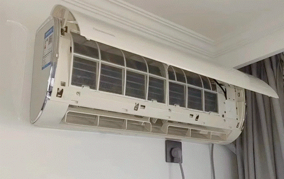 冷氣一開就有臭味或霉味？了解冷氣有霉味原因，從濾網、內外機到排水管一次清潔冷氣，才能達到冷氣除霉的最佳效果。解析冷氣為何會發霉、如何預防黴菌再生，讓空氣恢復清新！