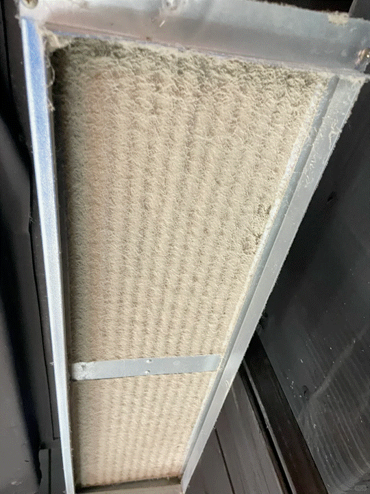 大樓冷氣排水管突然漏水或冷氣不夠冷，有可能就是「冷氣水管阻塞」惹的禍！大樓冷氣排水管阻塞處理方式，尤其是商用大樓需要特規技術維護，千萬可別自己亂拆。專業冷氣師傅教你了解正確的大樓冷氣排水管阻塞處理方式！