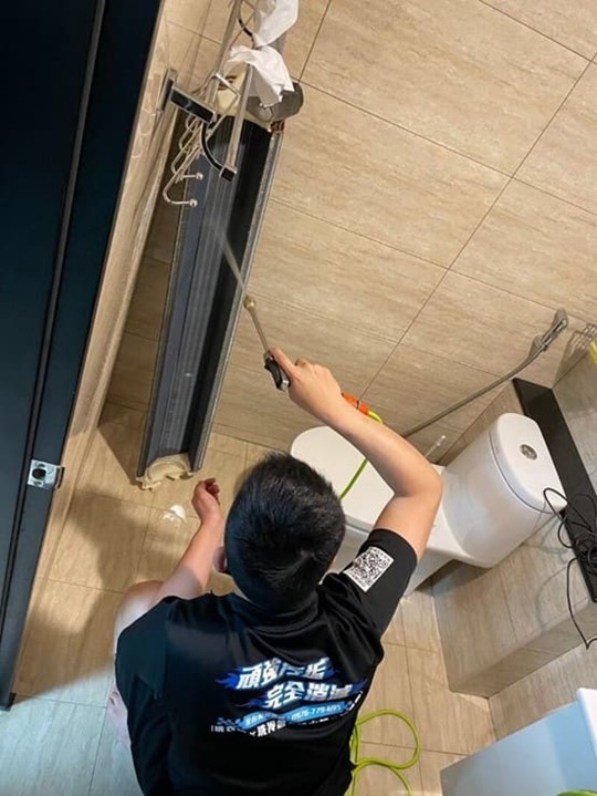 洗冷氣很賺錢嗎？其實不少師傅靠這行月入破十萬，工作彈性高、市場需求強。不過事實上洗冷氣很賺錢嗎？背後其實也藏著高溫曝曬、體力耗損等辛苦面，不是人人都願意做。