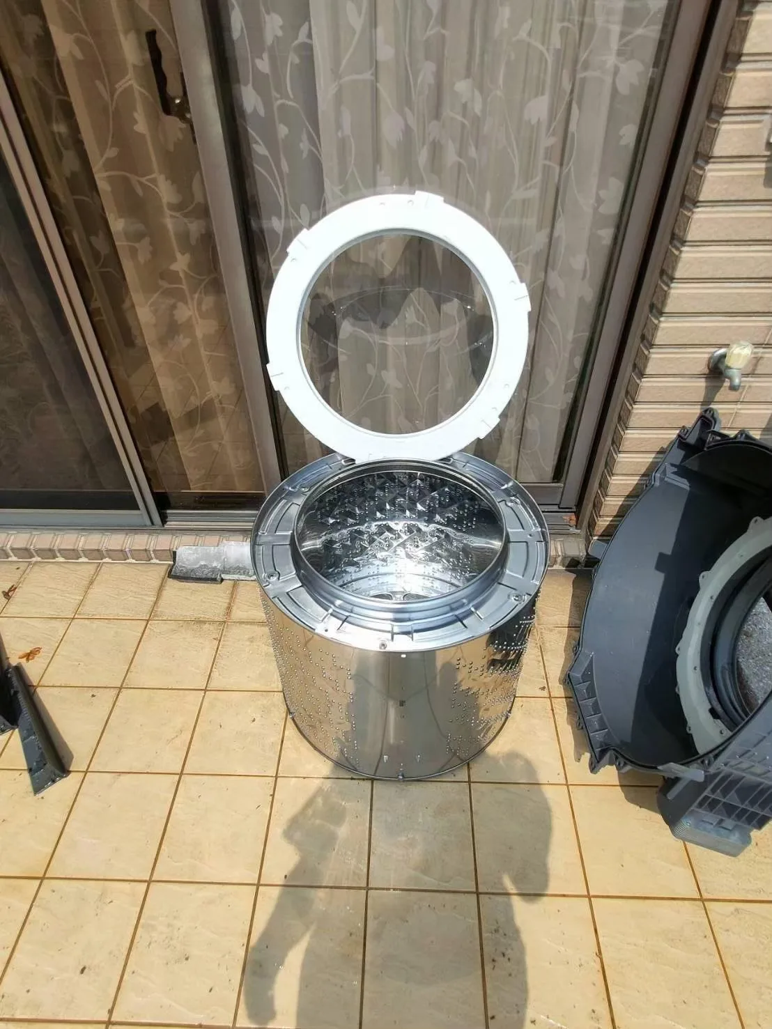 只要清洗過一次就會知道為什麼越來越多的彰化家庭會固定每半年或一年安排一次彰化洗衣機清洗。清完後衣服真正變乾淨，洗衣機運轉聲音變小、更省電、不再有水味或濕味，排水更順暢，甚至有些家庭原本以為洗衣機快壞掉，結果清完又回到像新機一樣。