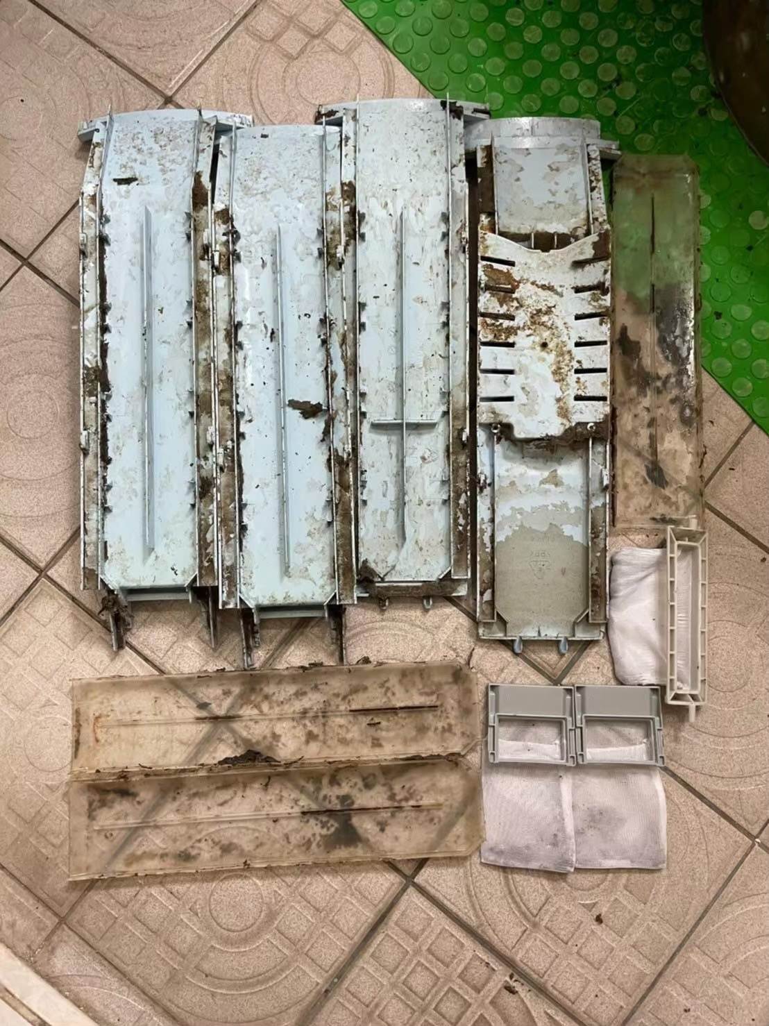 洗衣機長期使用後，內部容易累積肉眼不易察覺的髒污。洗洋洋居家清潔的台中洗衣機清洗服務依實際使用情況進行處理，從內部清潔到零件復原皆有明確流程。透過台中清洗洗衣機的實際案例整理，讓你能清楚了解服務內容與清潔範圍與最新優惠價格！